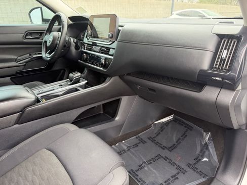Used 2024 Nissan Pathfinder SV w/ Black Appearance Package FWD image 11