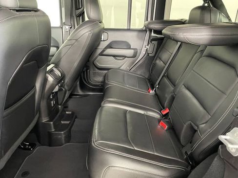 Used 2018 Jeep Wrangler Unlimited Sahara AWD/4WD image 16