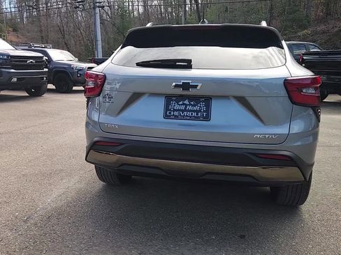 Used 2024 Chevrolet Trax ACTIV w/ Sunroof Package image 19