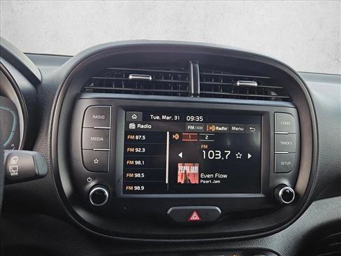 Used 2025 Kia Soul LX w/ LX Technology Package image 13