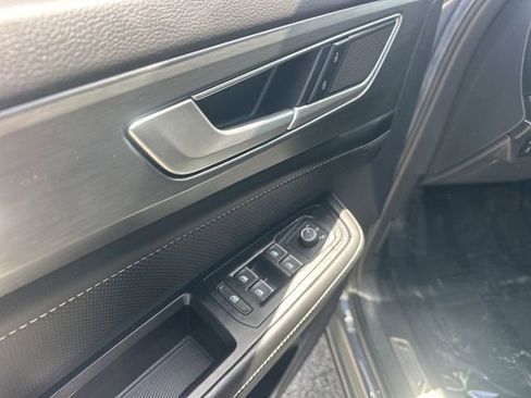 Certified 2024 Volkswagen Atlas Cross Sport SE image 16