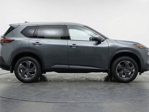 Used 2025 Nissan Rogue SV image 11