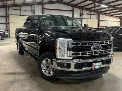 Used 2025 Ford F250 XLT image 1