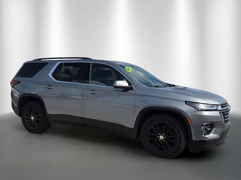 Used 2023 Chevrolet Traverse LT FWD image 2