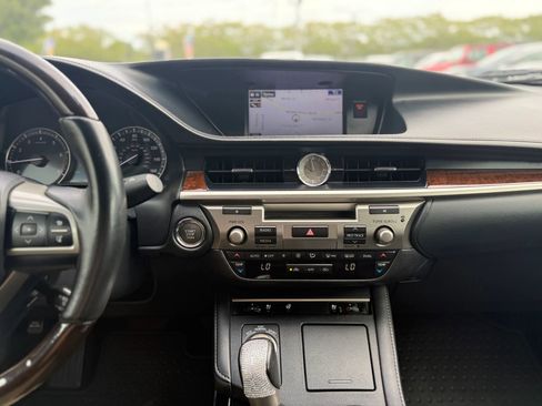 Used 2016 Lexus ES 350 w/ Navigation System Package FWD image 27