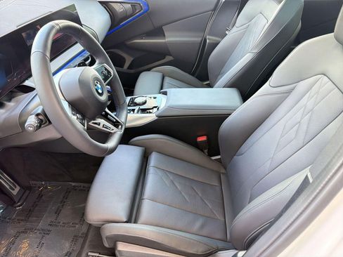 Used 2025 BMW X3 xDrive30i w/ Premium Package AWD/4WD image 5