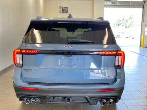 Used 2025 Ford Explorer ST AWD/4WD image 6