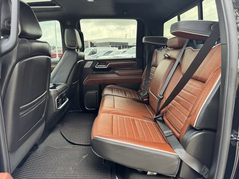 Used 2025 GMC Sierra 2500 Denali Ultimate image 30