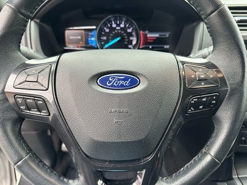 Used 2019 Ford Explorer XLT w/ Equipment Group 202A image 23