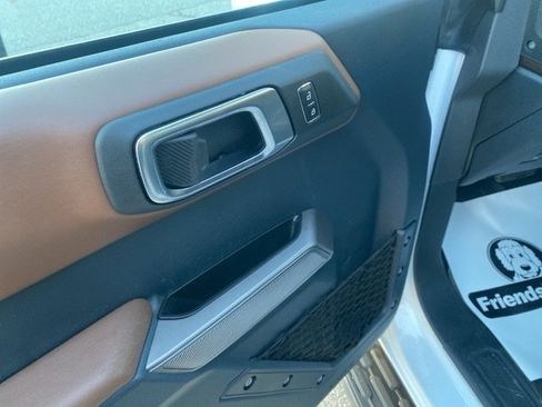 Used 2023 Ford Bronco Outer Banks image 11