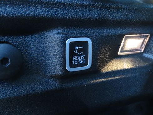 Used 2023 Jeep Grand Cherokee L Laredo image 21