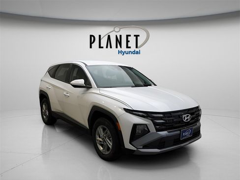 New 2025 Hyundai Tucson SE image 1