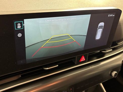 Used 2025 Kia Carnival FWD image 42
