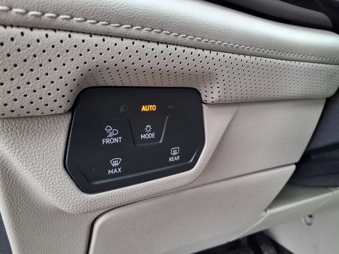 Used 2024 Volkswagen Atlas SE image 47