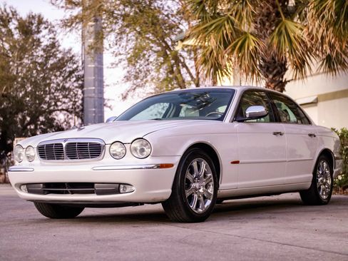 Used 2004 Jaguar XJ8 image 8