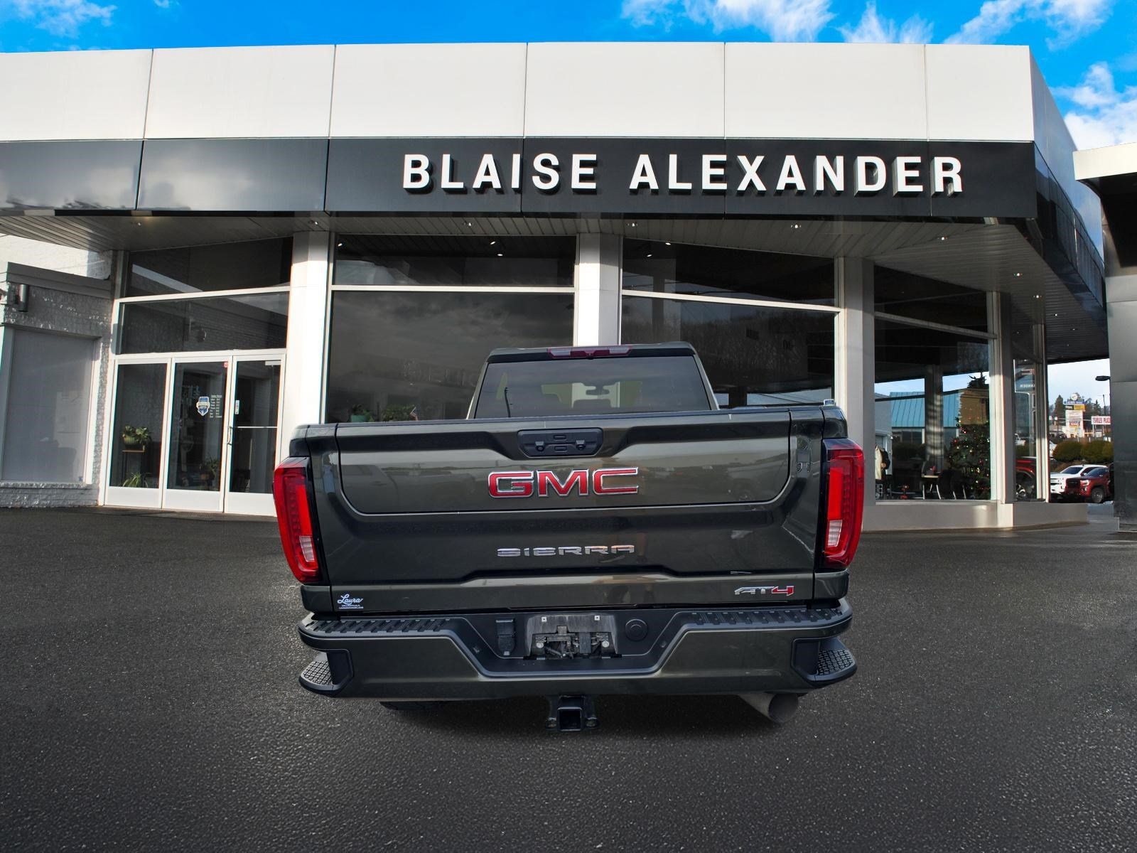 Used 2023 GMC Sierra 2500 AT4 w/ Gooseneck/5TH Wheel Package AWD/4WD image 4