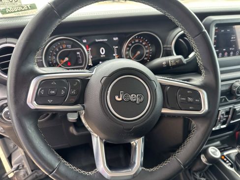 Used 2020 Jeep Gladiator Overland w/ Trailer Tow Package image 21