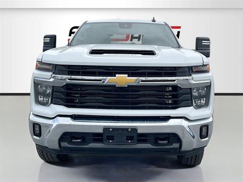 Used 2024 Chevrolet Silverado 2500 LT image 2