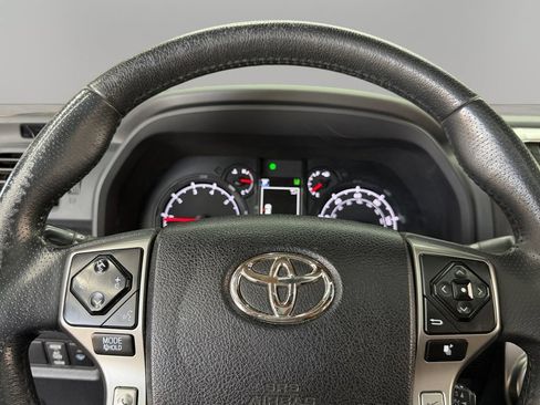 Used 2022 Toyota 4Runner SR5 Premium w/ Moonroof Package AWD/4WD image 18