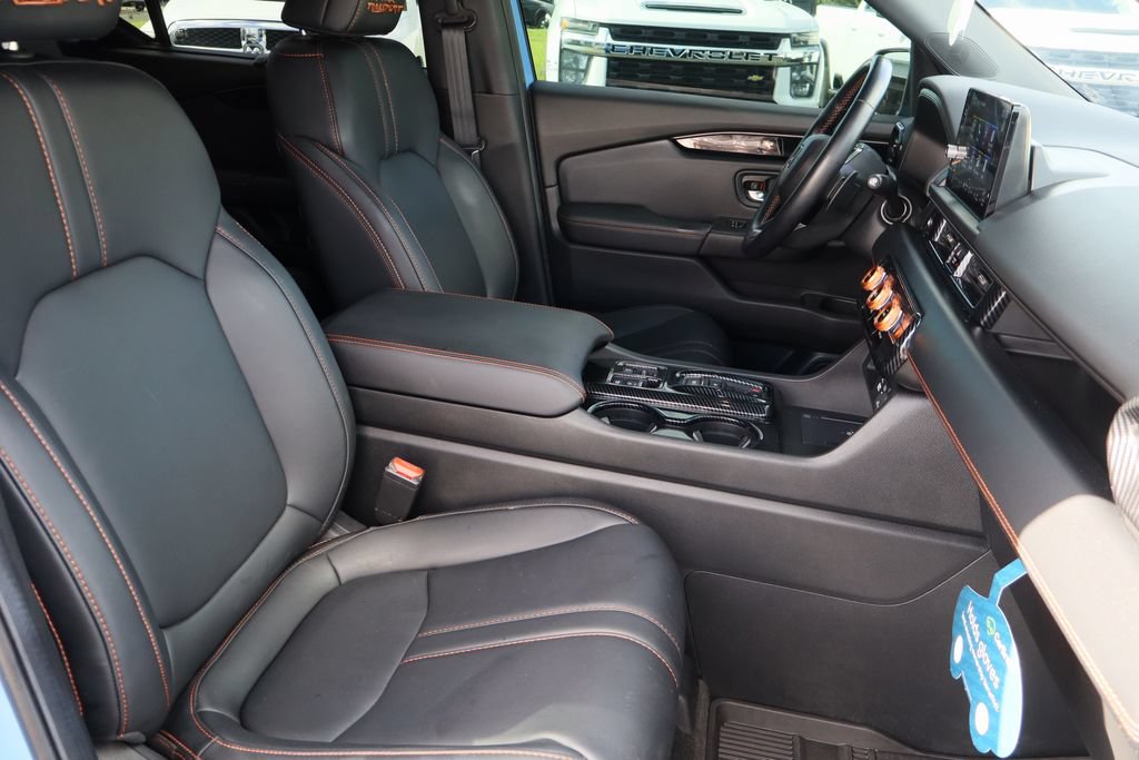 Used 2025 Honda Pilot TrailSport image 31
