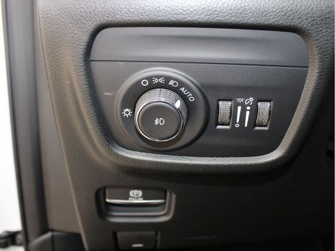 New 2025 Jeep Grand Cherokee Limited w/ Luxury Tech Group II image 12