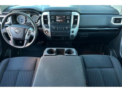 Used 2018 Nissan Titan SV image 15