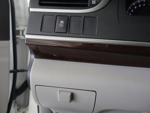 Used 2012 Toyota Camry XLE w/ Convenience Pkg FWD image 18