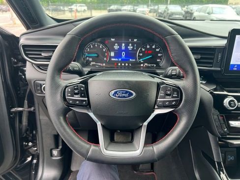 Used 2023 Ford Explorer ST-Line w/ Class IV Trailer Tow Package AWD/4WD image 16