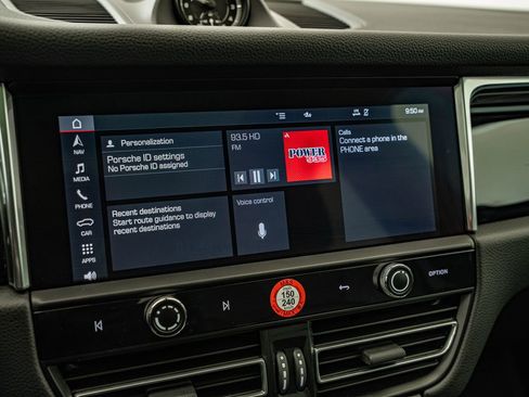 Certified 2025 Porsche Macan AWD/4WD image 28