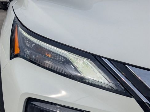 Used 2023 Nissan Rogue S image 9