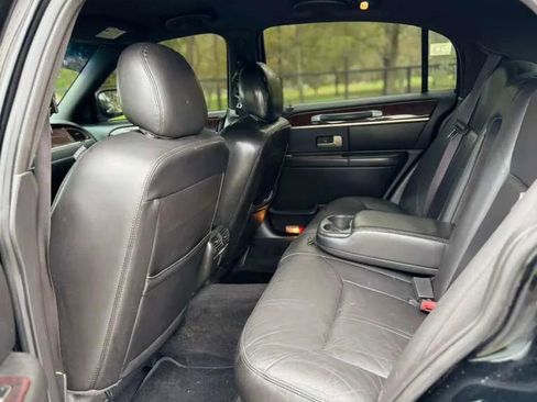 Used 2008 Lincoln Town Car Signature Limited image 8