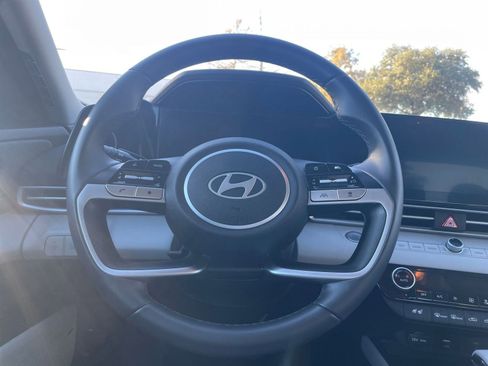 Used 2025 Hyundai Elantra Limited image 28