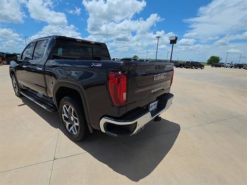 Used 2024 GMC Sierra 1500 SLT AWD/4WD image 8