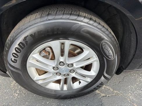 Used 2019 Buick Enclave Essence AWD/4WD image 10