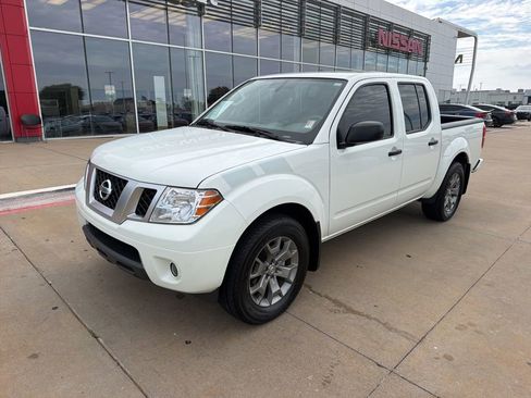 Used 2020 Nissan Frontier SV RWD image 1