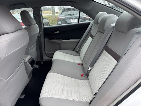Used 2014 Toyota Camry L image 16