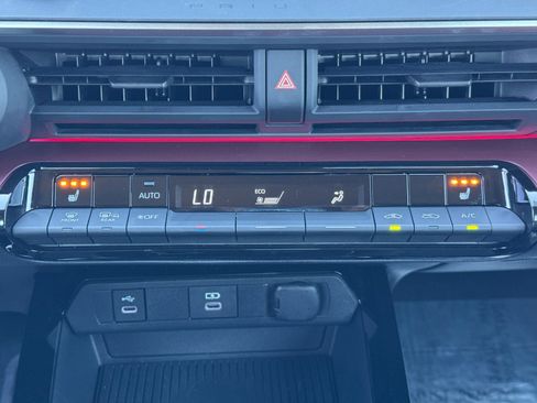 Used 2025 Toyota Prius Plug-In Hybrid XSE image 26