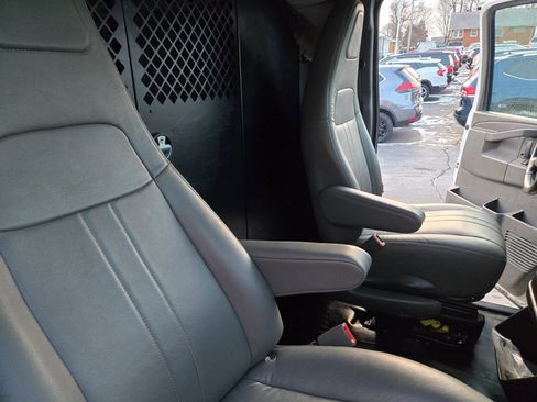 Used 2018 Chevrolet Express 2500 w/ Driver Convenience Package image 56