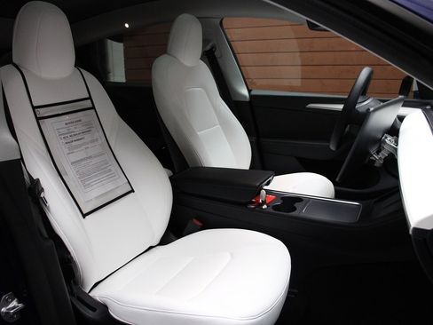 Used 2022 Tesla Model Y Performance image 25