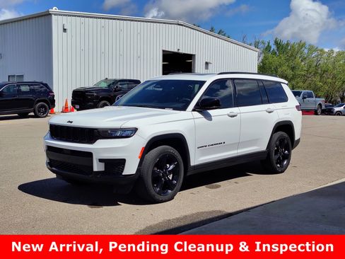 Used 2023 Jeep Grand Cherokee L Laredo AWD/4WD image 1