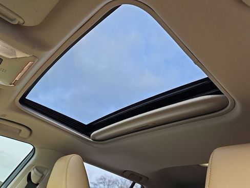 Used 2023 Toyota RAV4 XLE Premium image 20