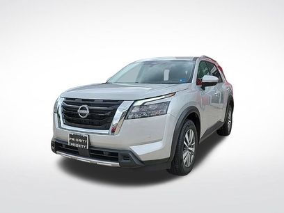 Used 2025 Nissan Pathfinder SL