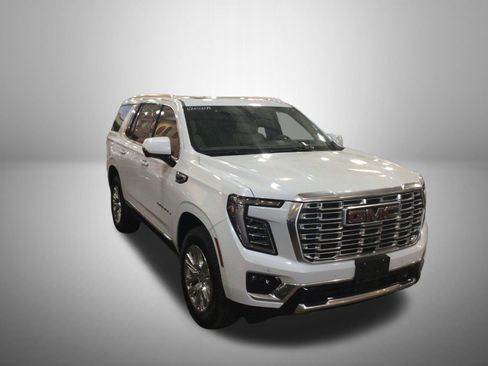 Used 2026 GMC Yukon Denali w/ Sun & Power Step Package AWD/4WD image 4