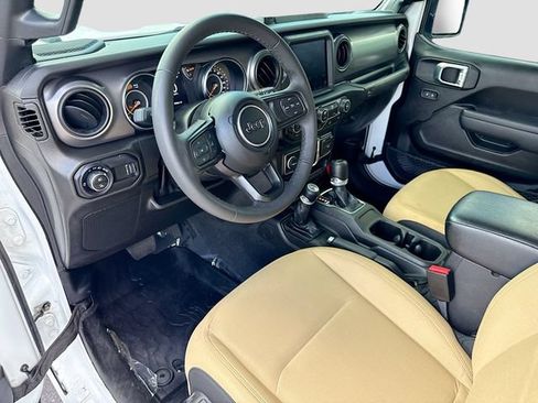 Used 2023 Jeep Gladiator Sport AWD/4WD image 9