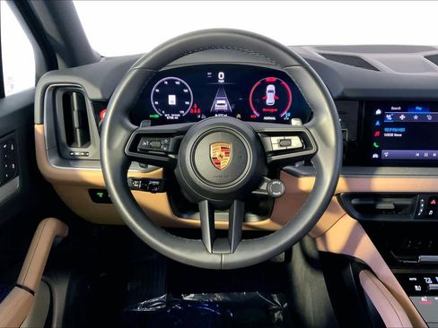 Used 2025 Porsche Cayenne image 15