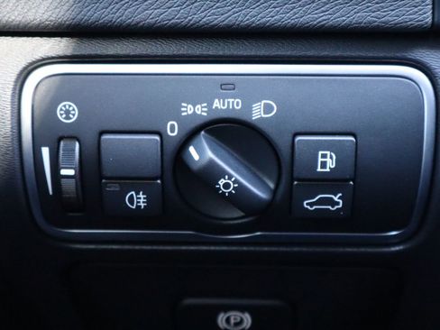 Used 2015 Volvo V60 T5 Platinum image 29