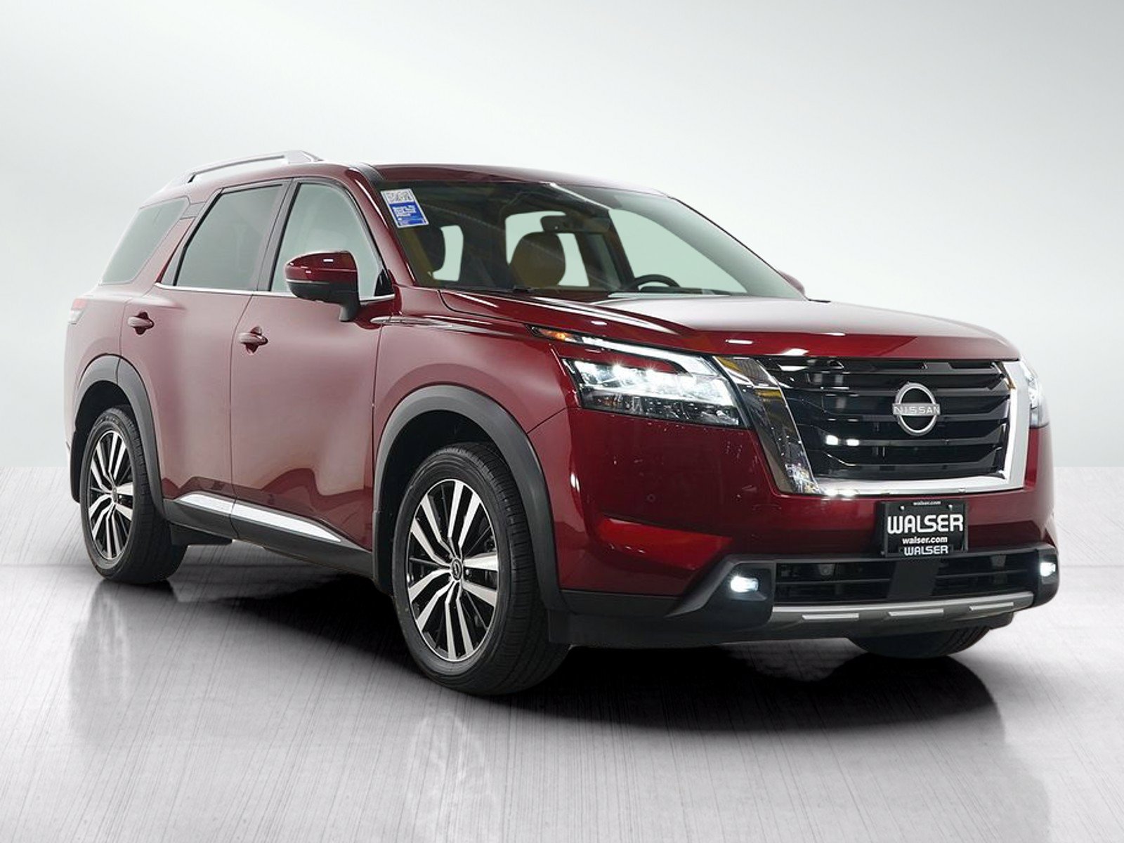 Used 2024 Nissan Pathfinder Platinum AWD/4WD image 8
