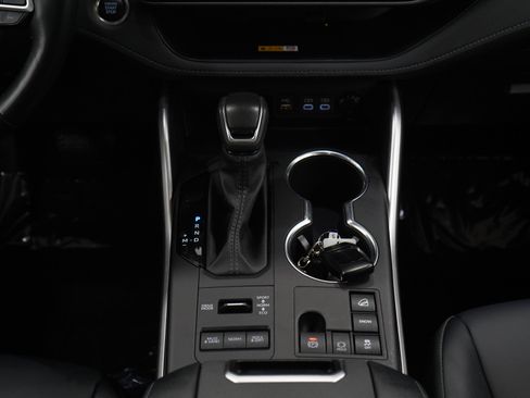 Used 2025 Toyota Highlander XLE AWD/4WD image 19