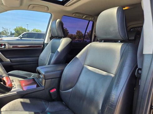 Used 2017 Lexus GX 460 Premium w/ Premium Package AWD/4WD image 27