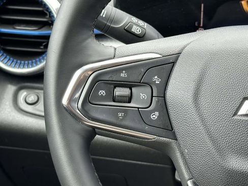 Used 2025 Chevrolet Trax LT w/ LT Convenience Package FWD image 23